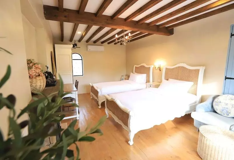 Hotelli Moon River Village