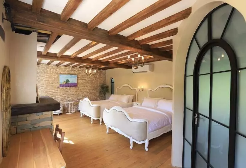 Hotelli Moon River Village