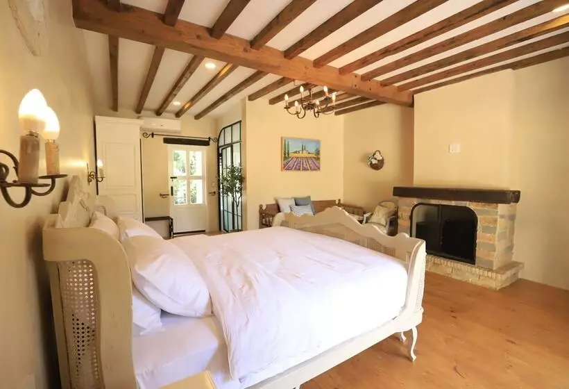 Hotelli Moon River Village