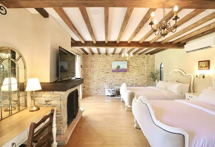 Hotelli Moon River Village