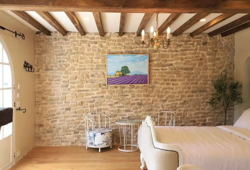 Hotelli Moon River Village