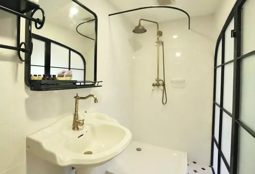 Hotelli Moon River Village