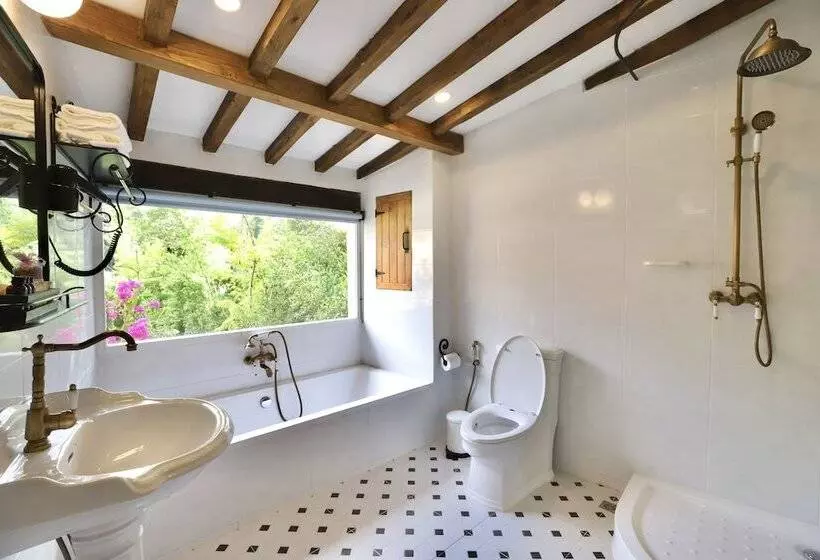 Hotelli Moon River Village