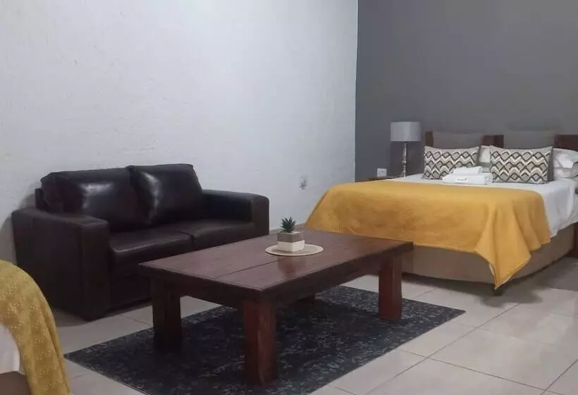 هتل Palm Afrique Lodge Botswana