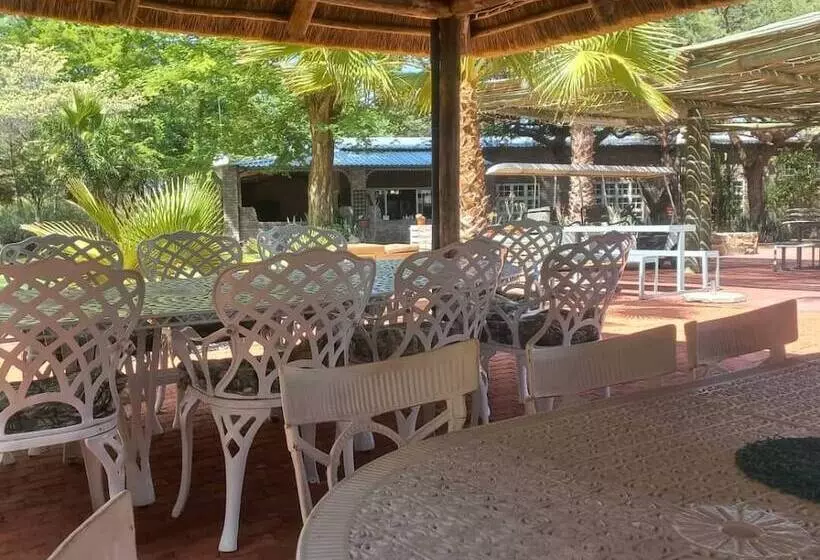 هتل Palm Afrique Lodge Botswana