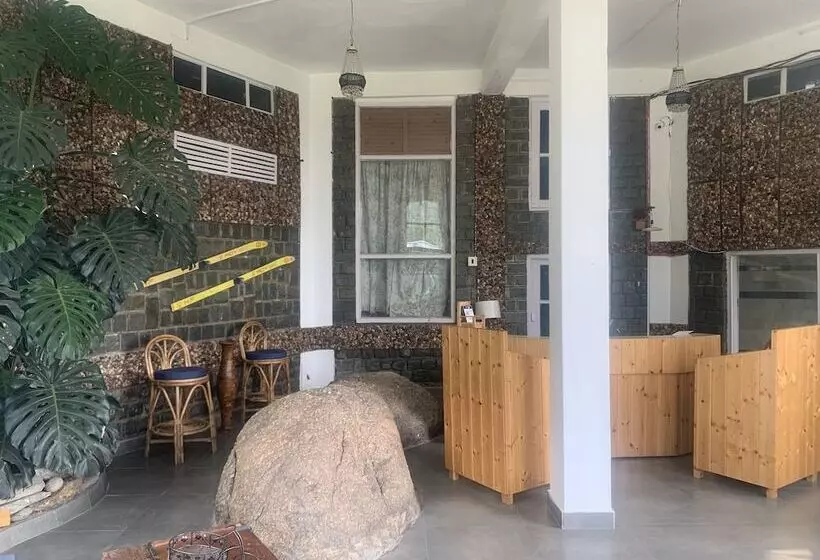 Hotelli Silver Oaks Palampur