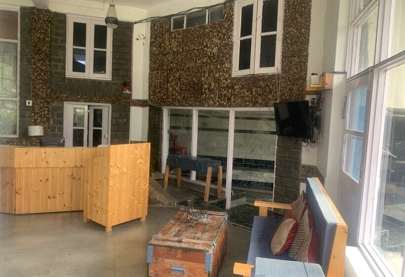 ホテル Silver Oaks Palampur