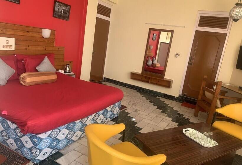 ホテル Silver Oaks Palampur