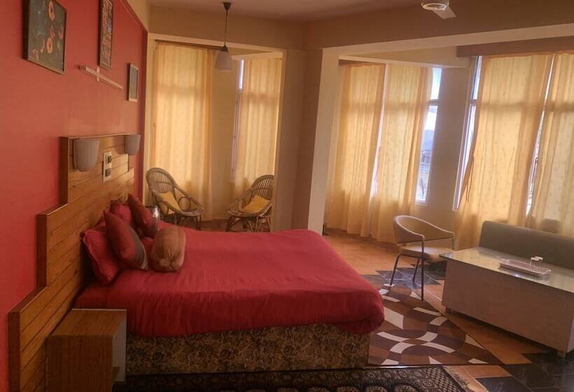 ホテル Silver Oaks Palampur