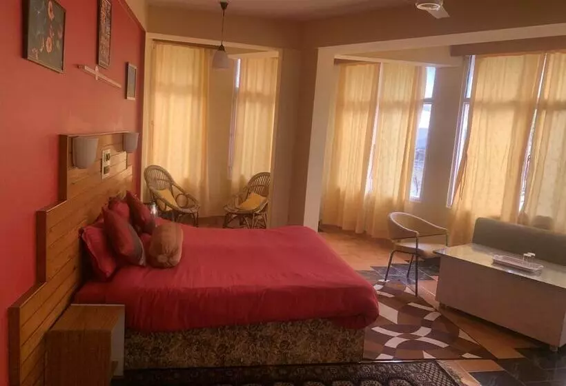 Hotelli Silver Oaks Palampur