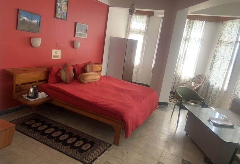 ホテル Silver Oaks Palampur