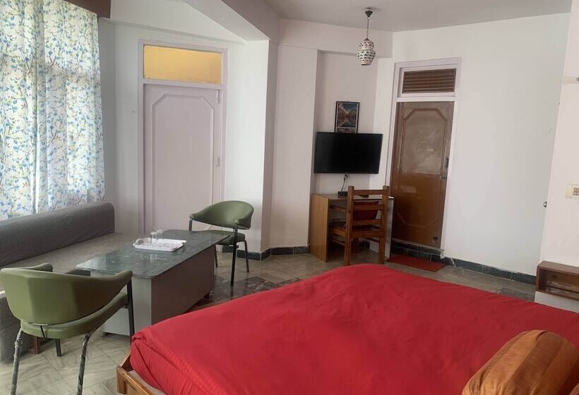 ホテル Silver Oaks Palampur