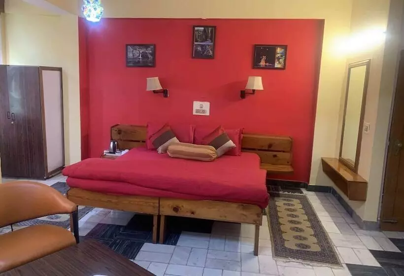 Hotelli Silver Oaks Palampur