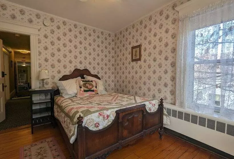 Majatalo Blooming Inn