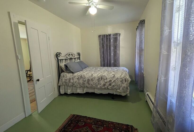 פנסיון Blooming Inn