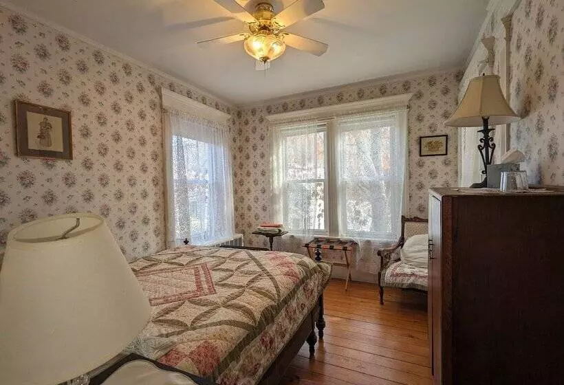 Majatalo Blooming Inn