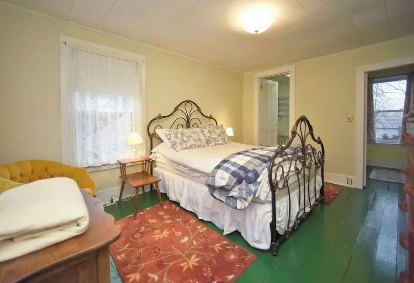 Majatalo Blooming Inn