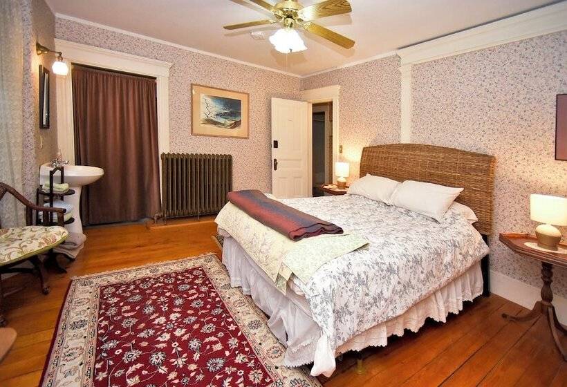 פנסיון Blooming Inn