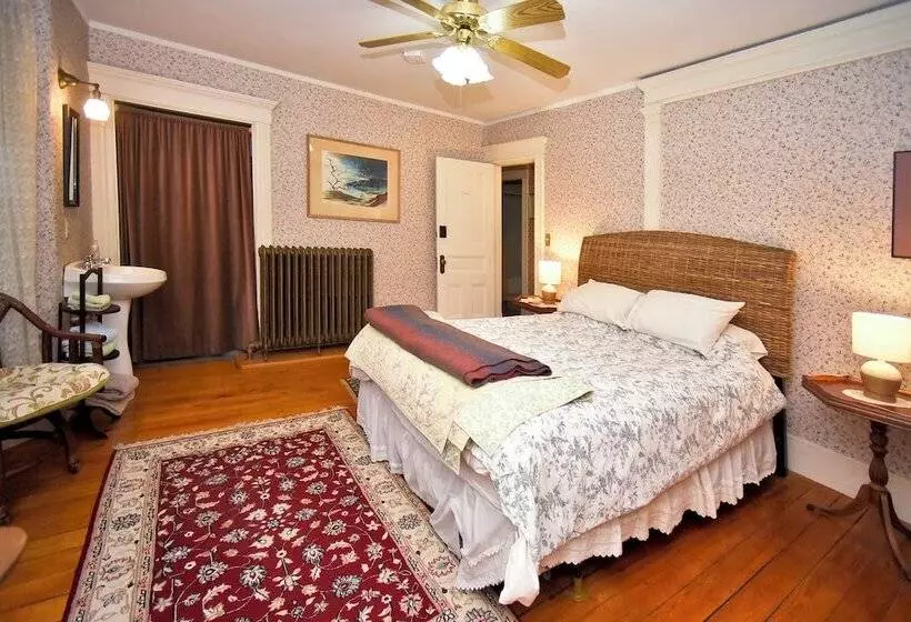 Majatalo Blooming Inn