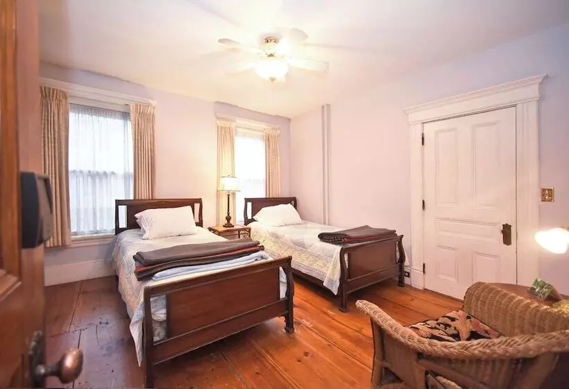 Majatalo Blooming Inn