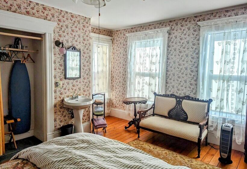 פנסיון Blooming Inn