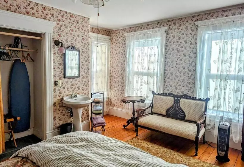 Majatalo Blooming Inn