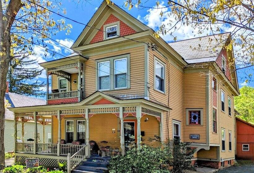 פנסיון Blooming Inn