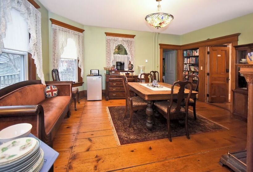 פנסיון Blooming Inn