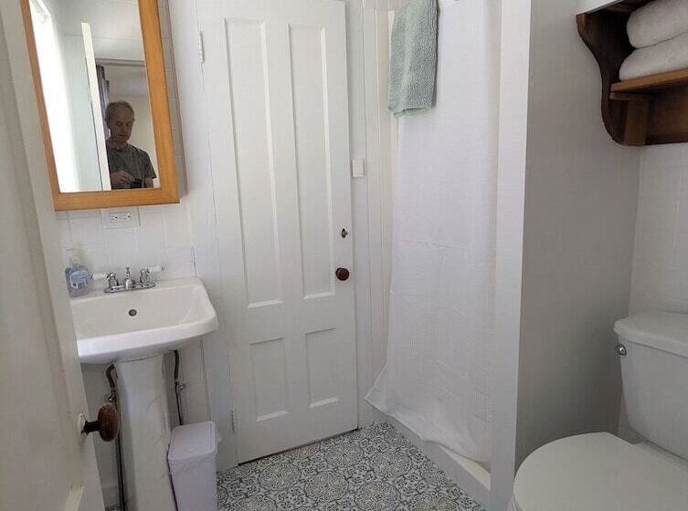 פנסיון Blooming Inn