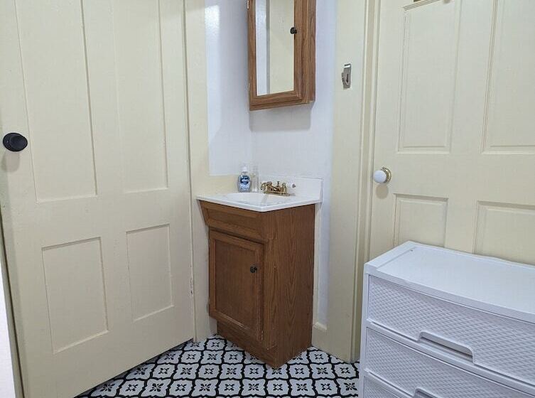 פנסיון Blooming Inn