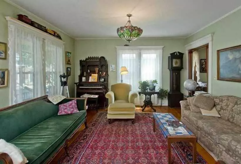 Majatalo Blooming Inn