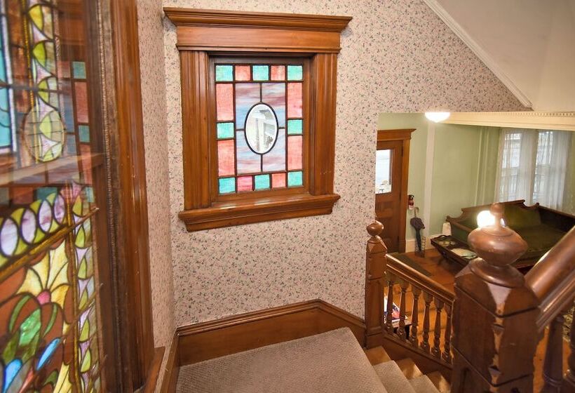 פנסיון Blooming Inn