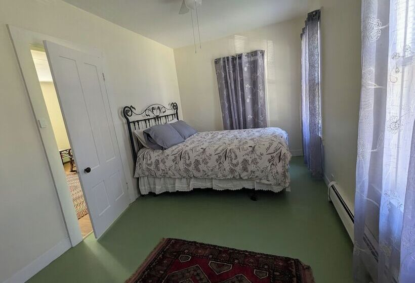 פנסיון Blooming Inn