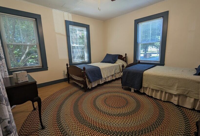 פנסיון Blooming Inn