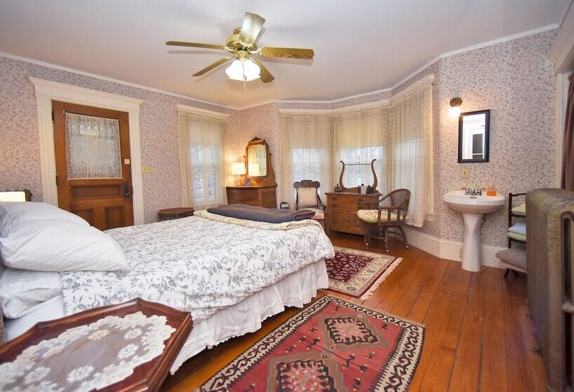 פנסיון Blooming Inn