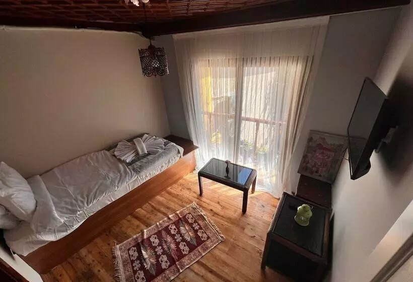 Majatalo Tarihi Sarı Konak