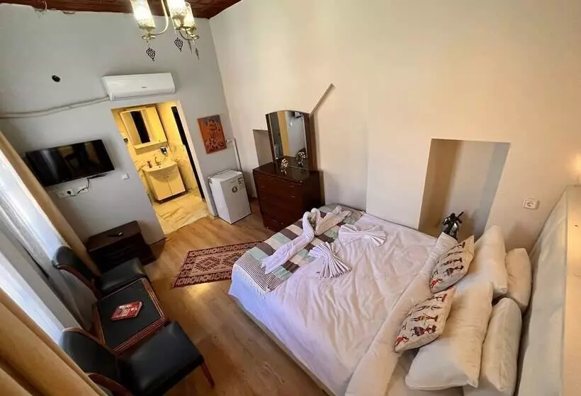 Majatalo Tarihi Sarı Konak