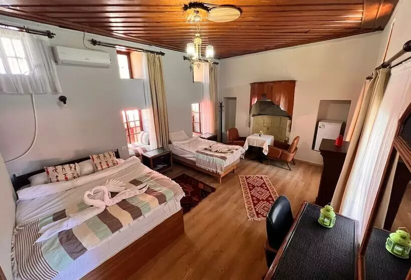 Majatalo Tarihi Sarı Konak