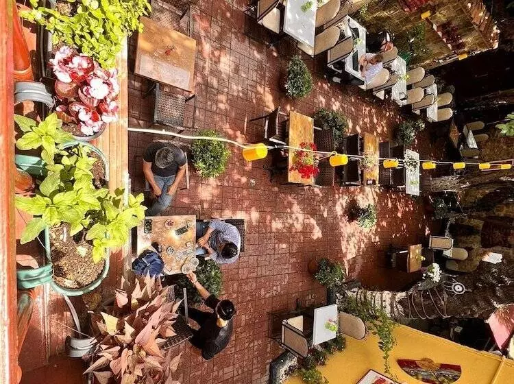 Majatalo Tarihi Sarı Konak