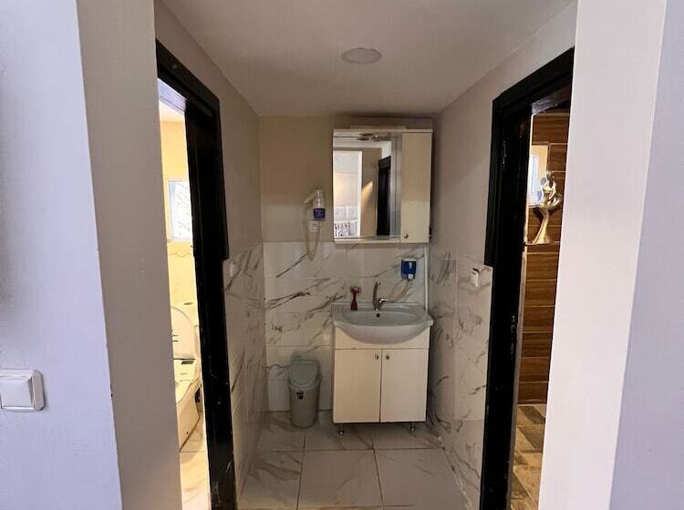 پانسیون Tarihi Sarı Konak