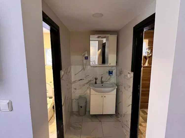 Majatalo Tarihi Sarı Konak