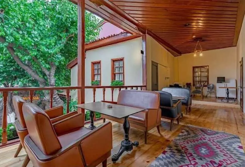 Majatalo Tarihi Sarı Konak