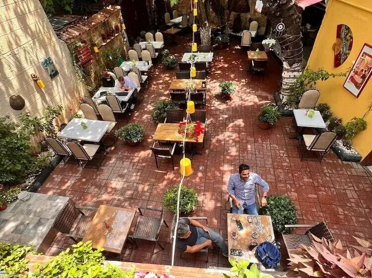 Majatalo Tarihi Sarı Konak