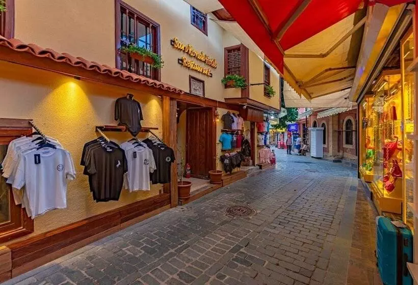 Majatalo Tarihi Sarı Konak