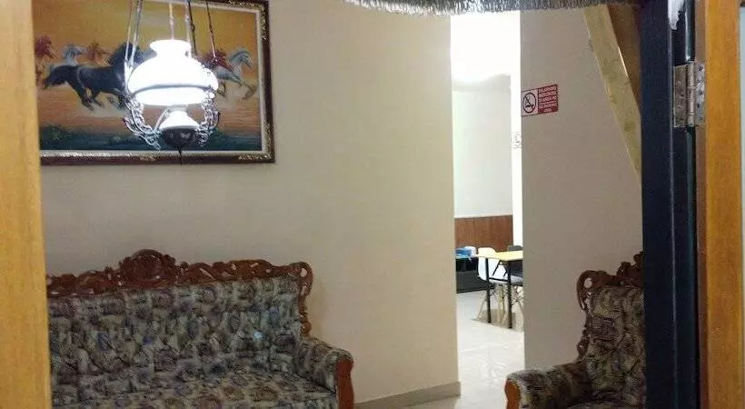 Aamiaismajoitus (B&B) Halfway House