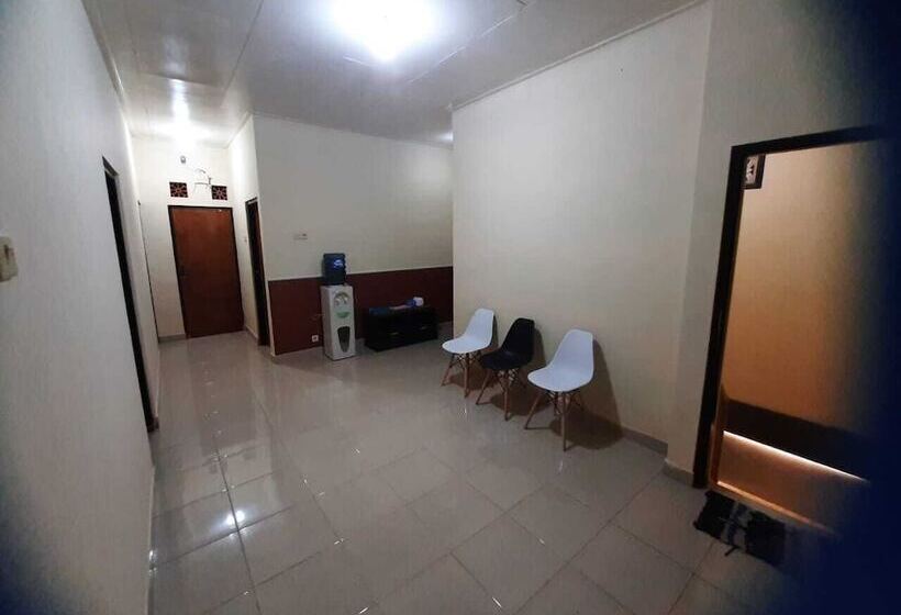 Bed and Breakfast Halfway House