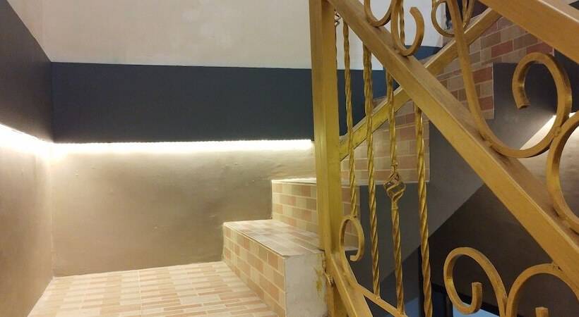 Bed and Breakfast Halfway House