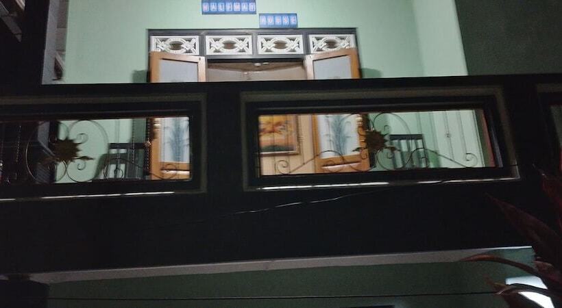 Bed and Breakfast Halfway House