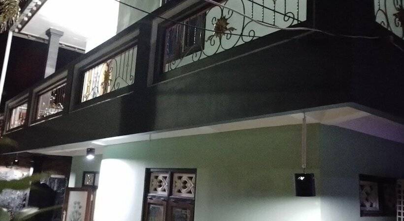 Bed and Breakfast Halfway House