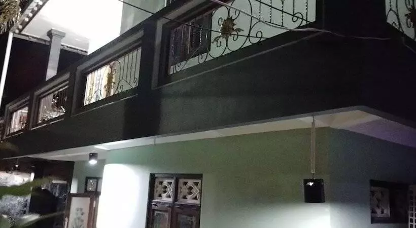 Aamiaismajoitus (B&B) Halfway House